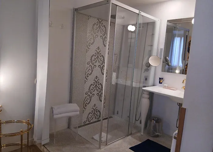 Excellent Trinity Oda ve Kahvaltı 4*