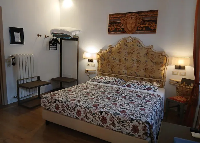 Excellent Trinity Oda ve Kahvaltı 4*