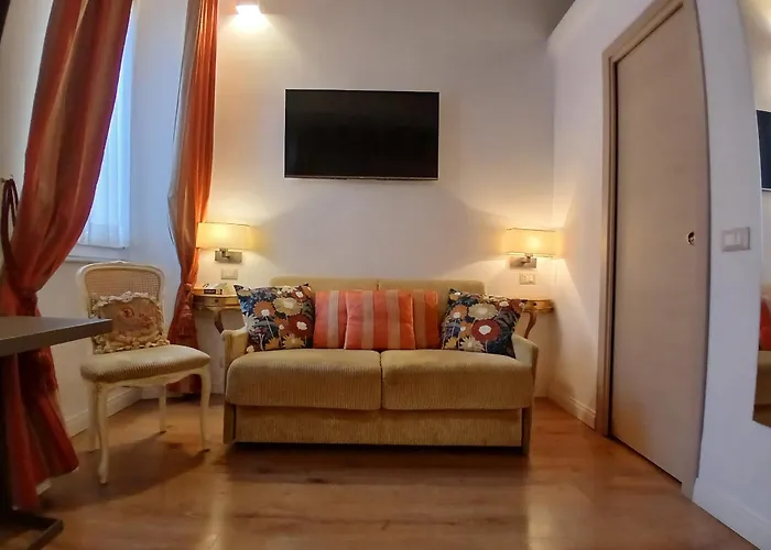 Excellent Trinity Oda ve Kahvaltı 4*